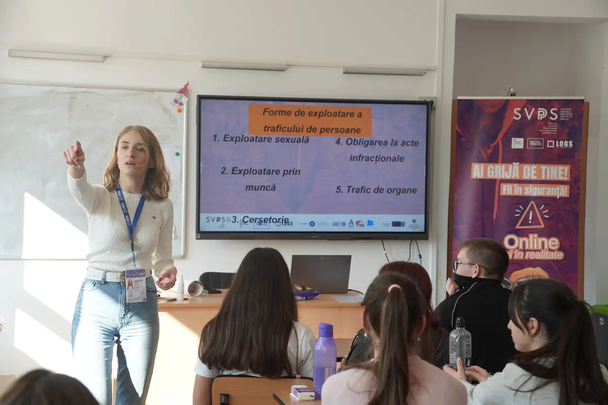 Peste 700 de elevi din Timiș, instruiți pentru siguranța online. Campania LOGS a ajuns la peste 3 milioane de tineri pe TikTok