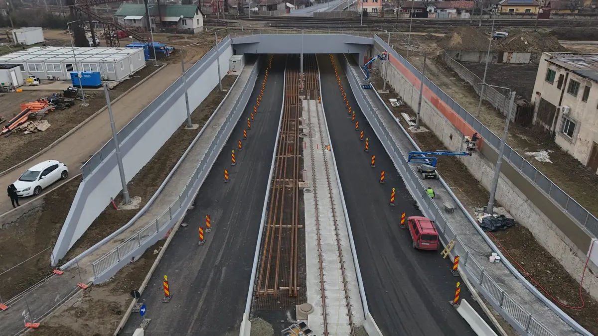 Trafic rutier deschis, în condiții de șantier, prin Pasajul Solventul 