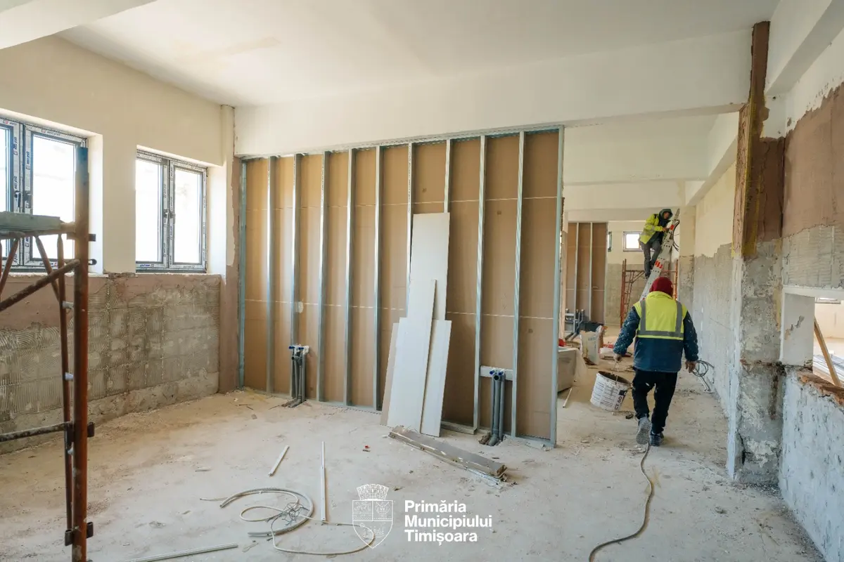 Fațada internatului de la Colegiul „Henri Coandă” a fost finalizată