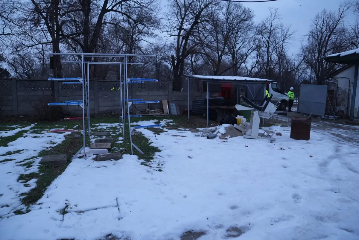 Un nou teren de baschet și alei pietonale, amenajate pe malul Begăi. Investiția este contestată de PSD