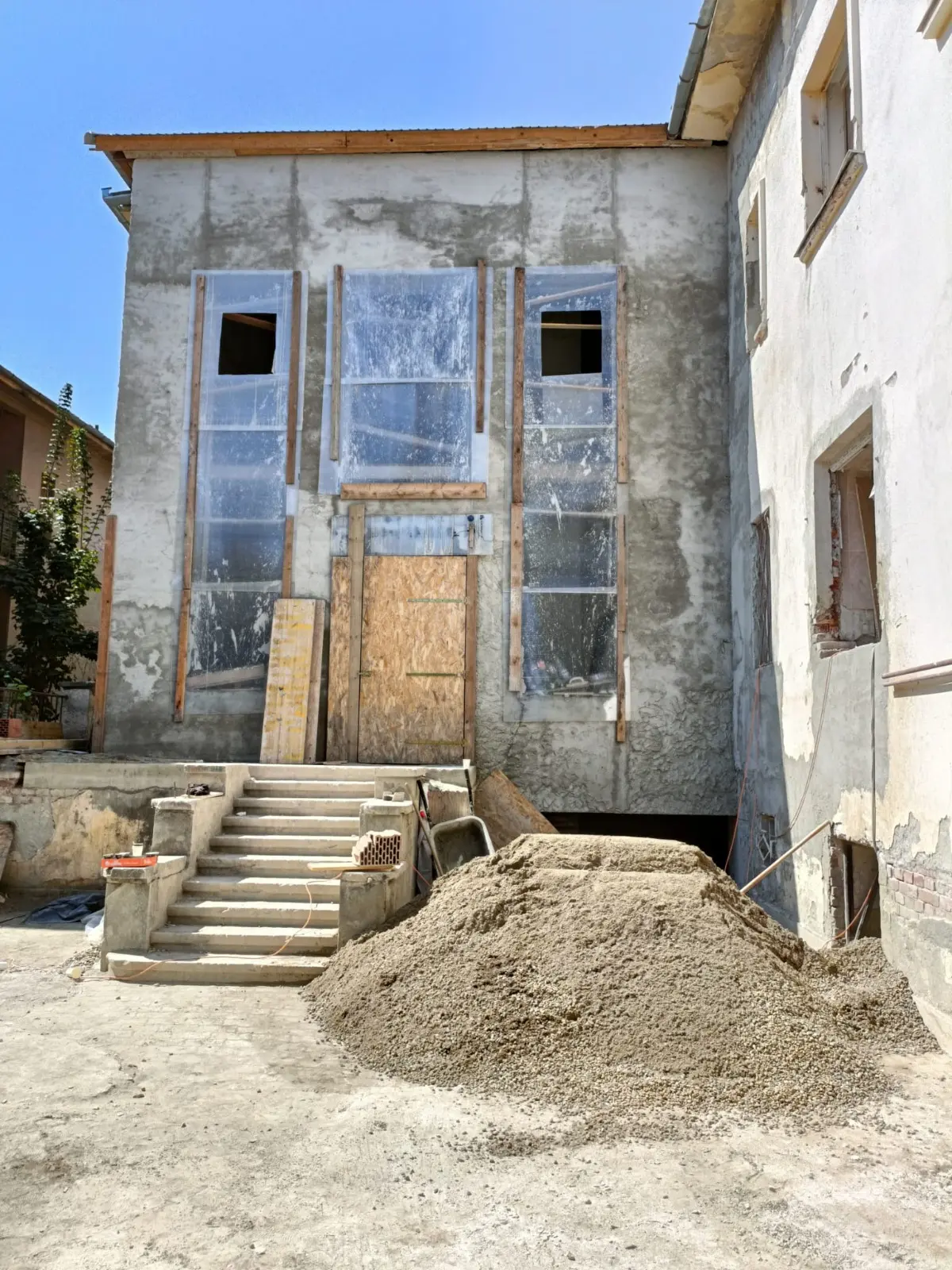 Dominic Fritz - plângere penală împotriva clanului Cârpaci pentru lucrări ilegale la o vilă istorică de pe Loga