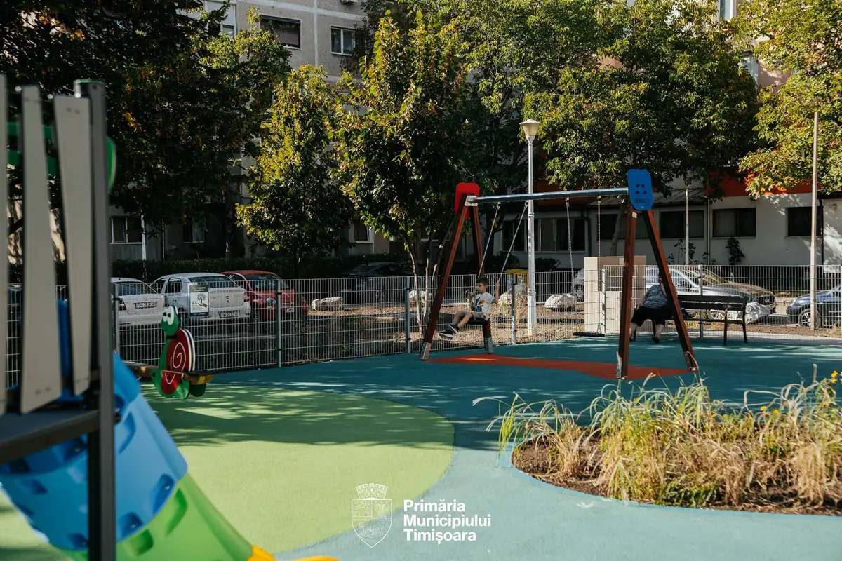 Un nou loc de joacă modernizat în Timișoara. Primăria anunță intervenții în toate cartierele