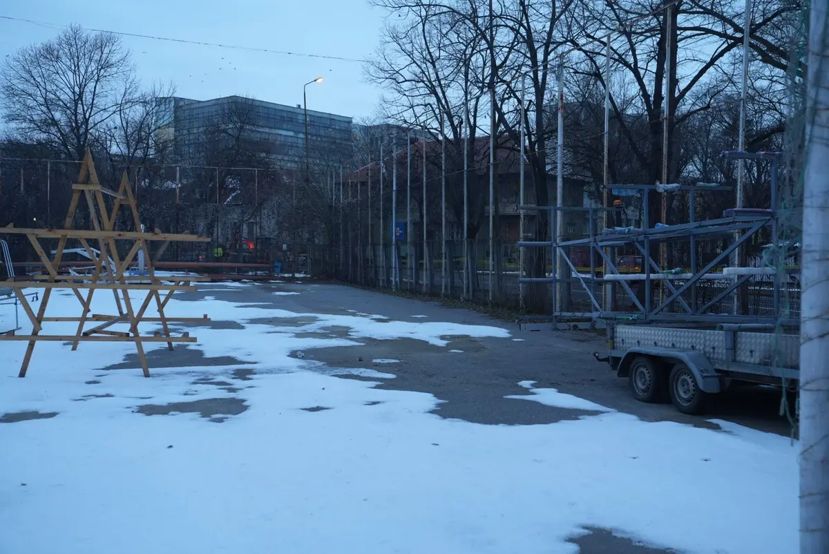 FOTO | Un nou teren de baschet și alei pietonale, amenajate pe malul Begăi. Investiția este contestată de PSD