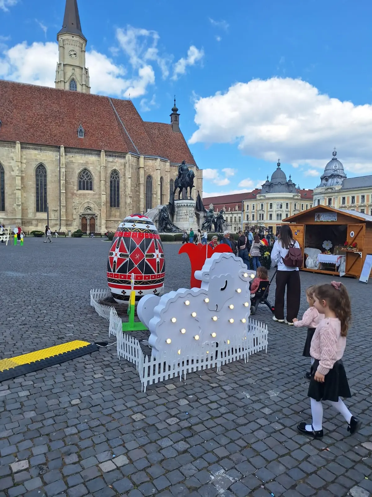 Cluj vs. Timișoara: contrast puternic între târgurile de Paște