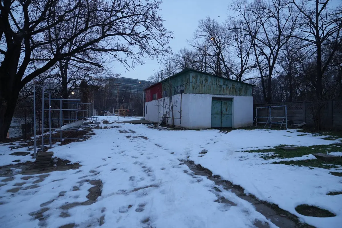 Un nou teren de baschet și alei pietonale, amenajate pe malul Begăi. Investiția este contestată de PSD