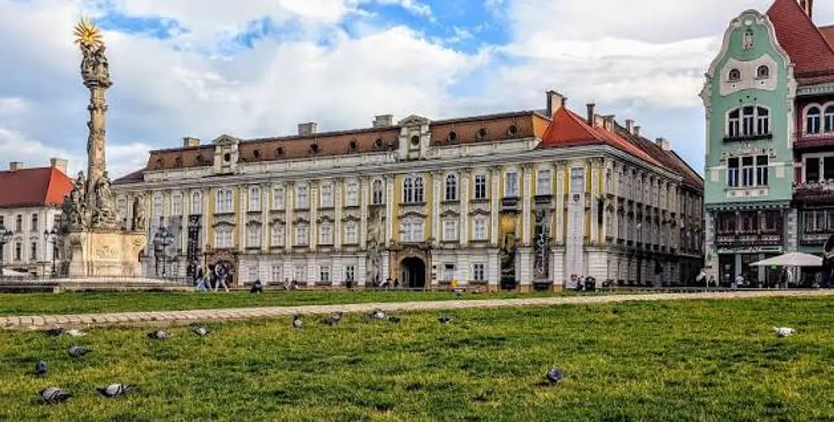 VIDEO | UVT scoate arta din galerii. „Turning Point” transformă Timișoara în scena noii generații de artiști