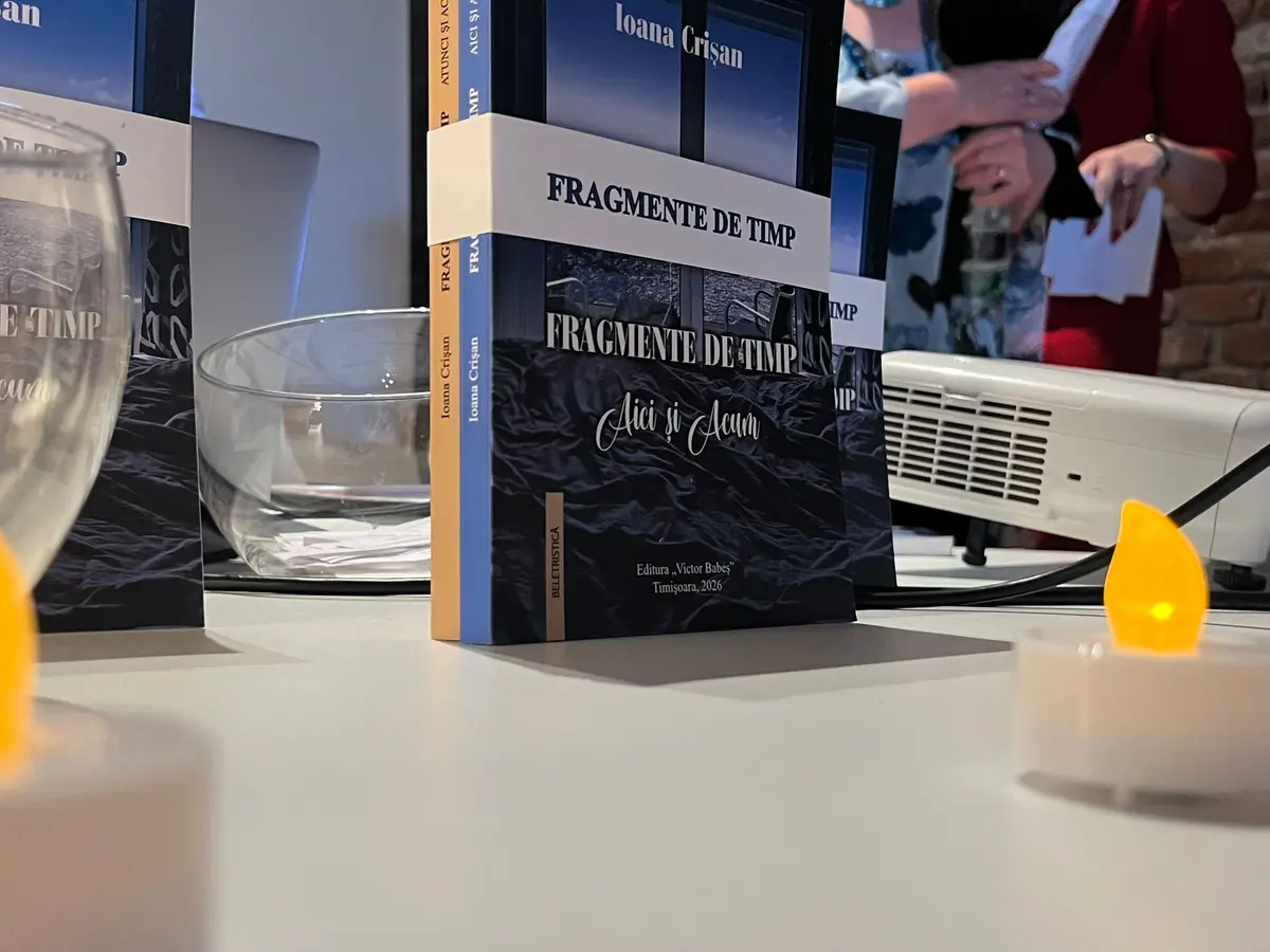 O tânără medic din Timișoara și-a lansat simultan primele două volume de poezie