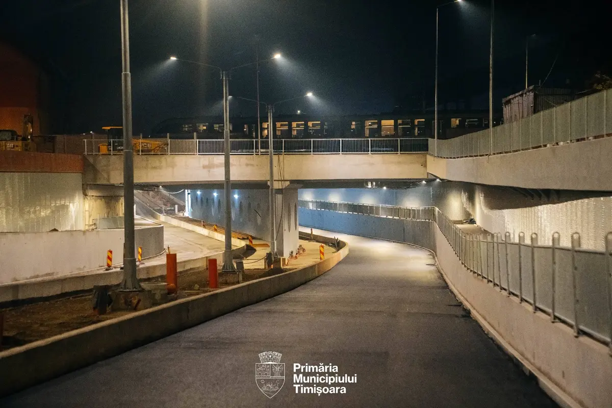 S-a aprins lumina în Pasajul Solventul. Circulația va fi deschisă până la finalul anului