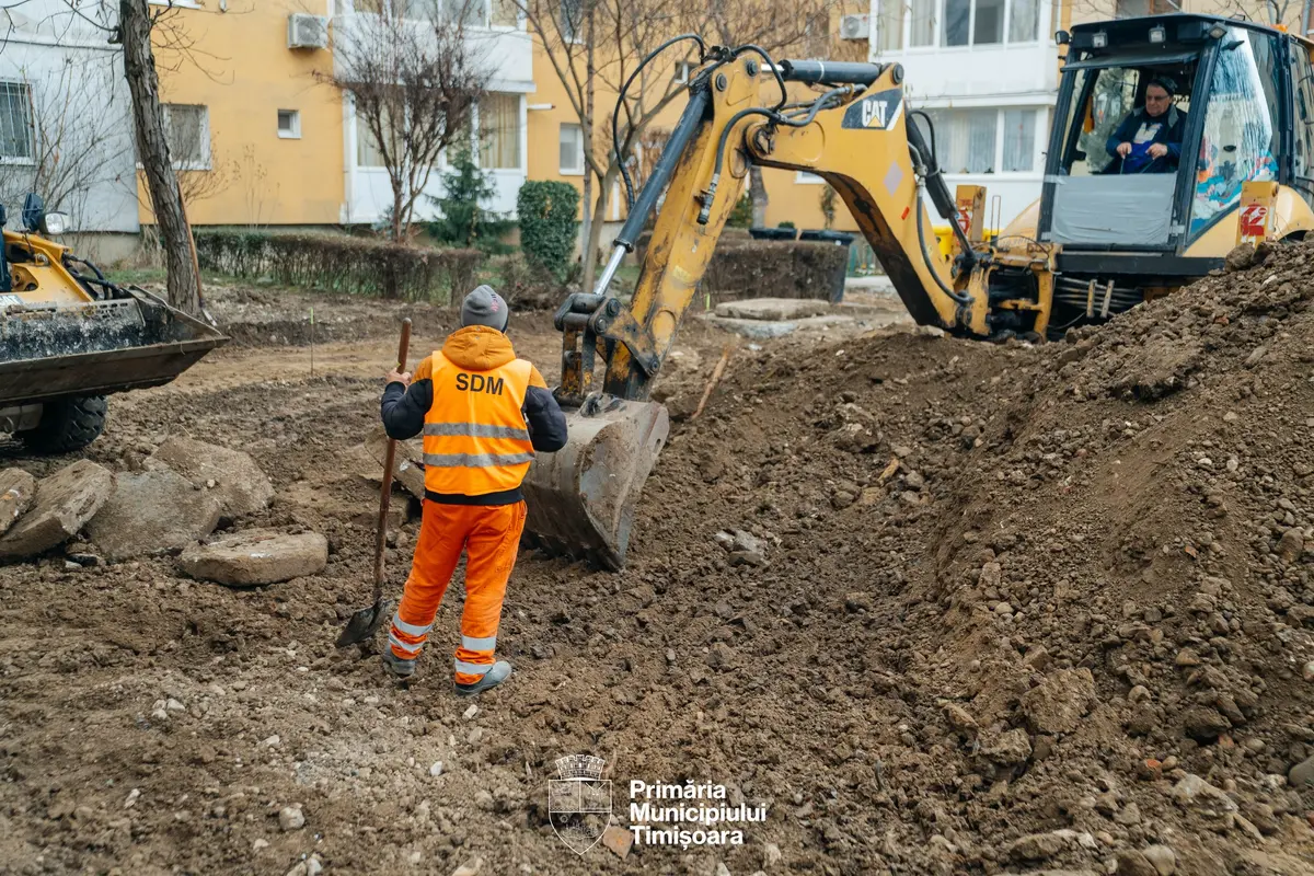 Primăria începe amenajarea a două noi parcări în cartiere