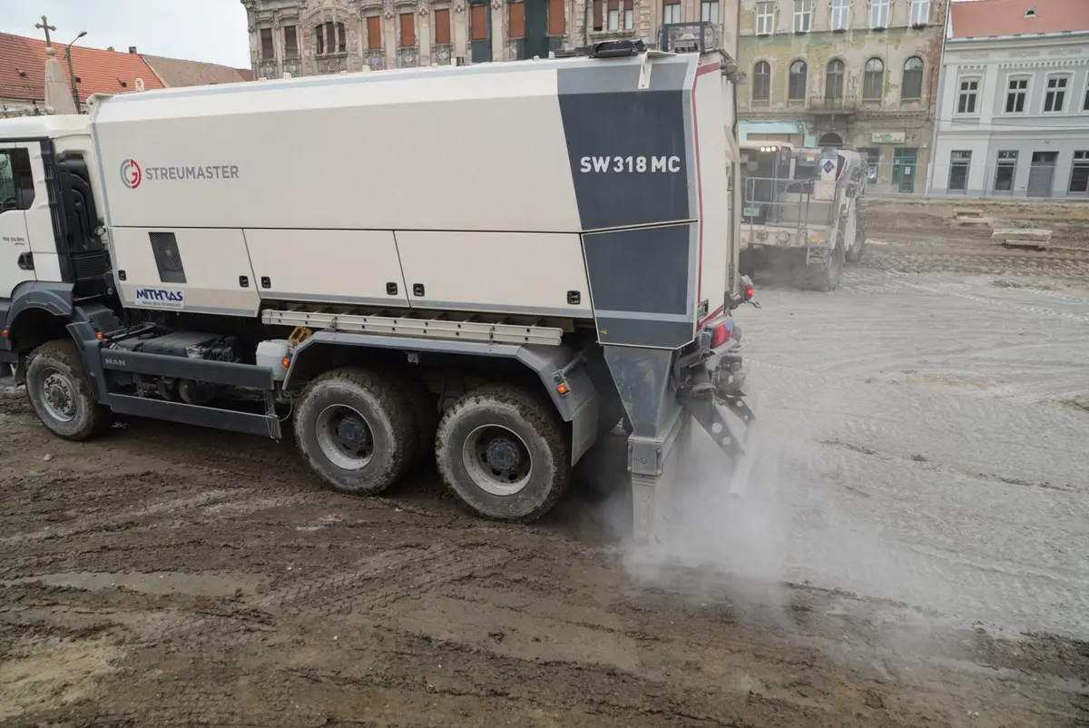FOTO | Piața Traian prinde contur. Lucrările intră într-o nouă etapă, iar zona va avea fântână interactivă și cu 60% mai mult spațiu verde