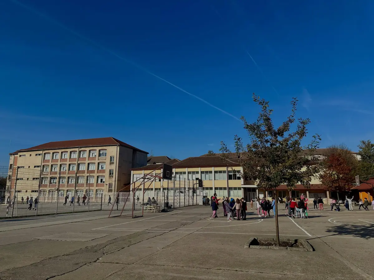 Nou corp de clădire la o școală din Timișoara unde copiii învață în containere