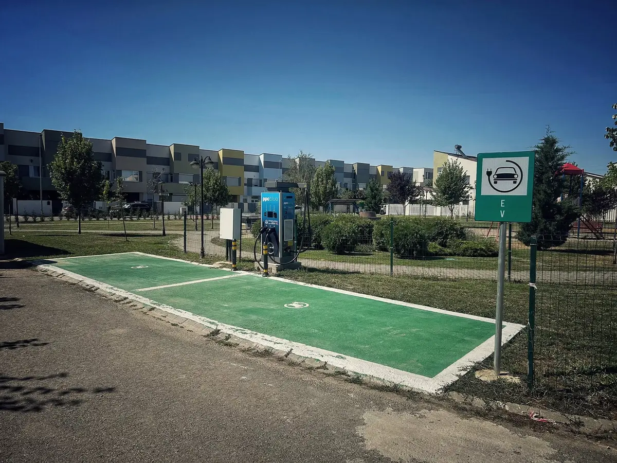 Dumbrăvița instalează 5 stații noi de încărcare pentru mașini electrice, cu fonduri de la AFM