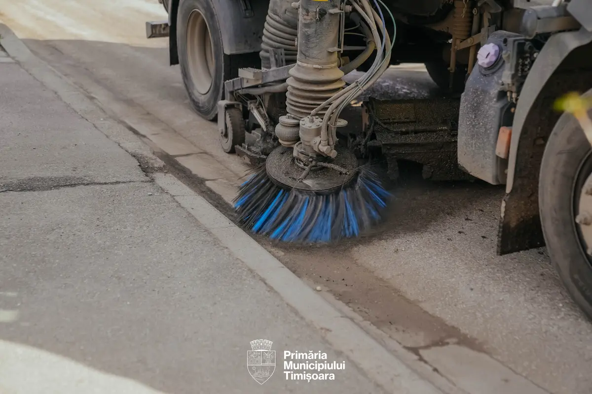 Curățenie de primăvară la Timișoara. SaluT intervine cu noile utilaje pe străzile din oraș