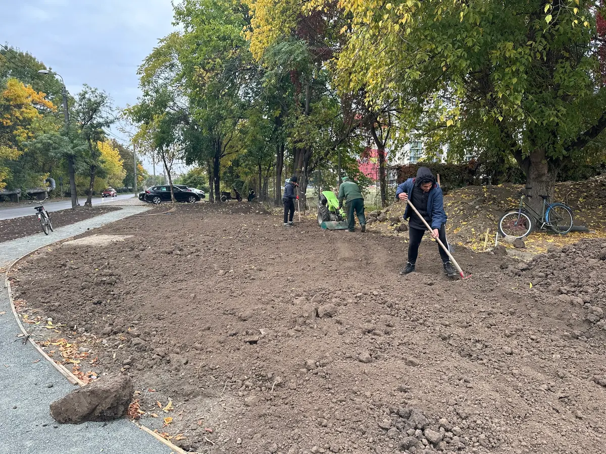 Mini parc și trotuar în locul fostei pizzerii Poli, construită ilegal