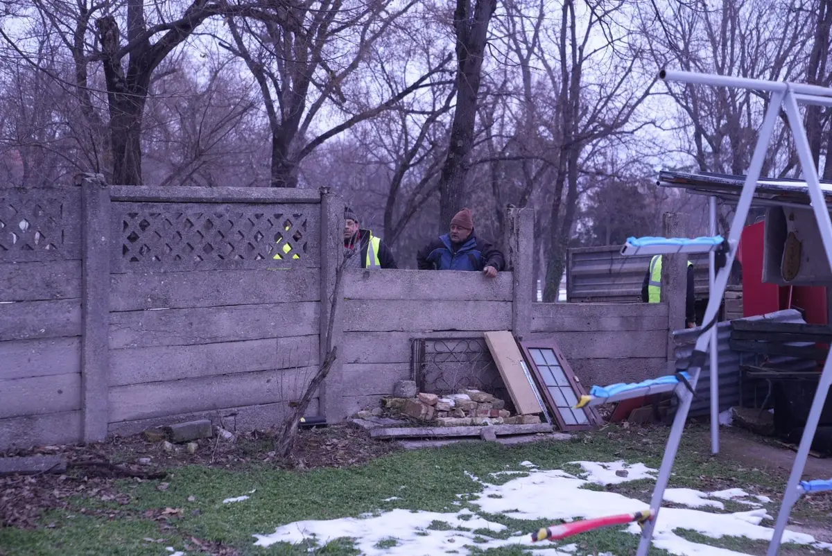 Un nou teren de baschet și alei pietonale, amenajate pe malul Begăi. Investiția este contestată de PSD