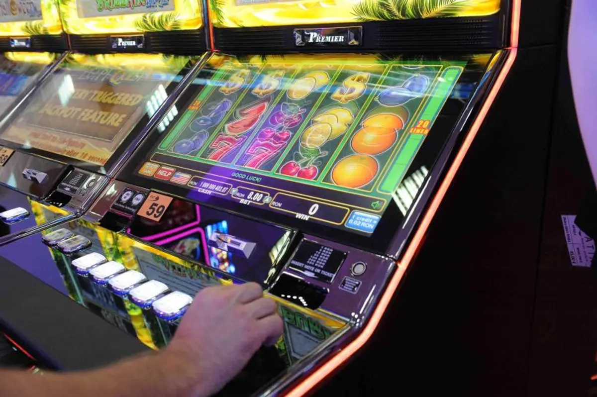 Primarul Dominic Fritz vrea să scoată sălile de jocuri de noroc din cartiere și din preajma școlilor