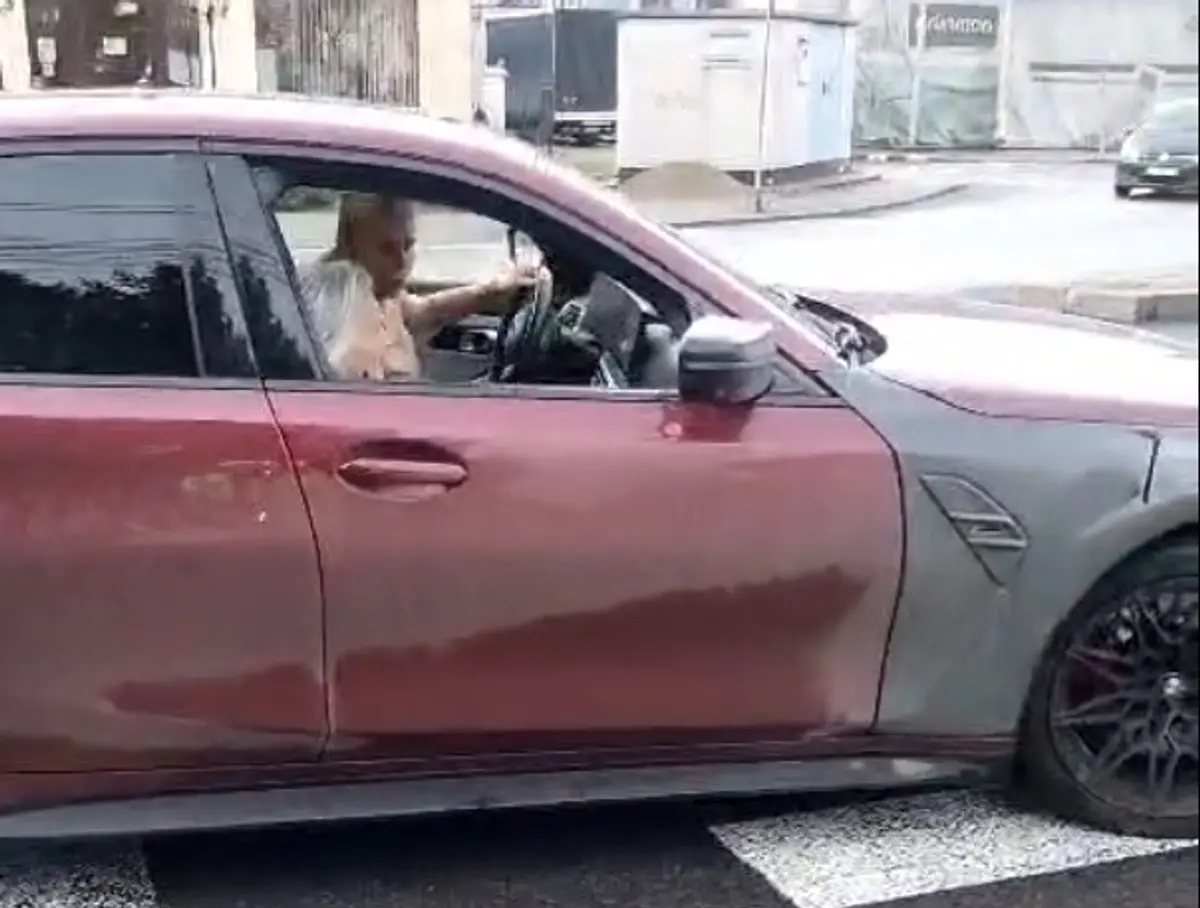 Alina Sperlea la volanul BMW-ului de 100.000 de euro