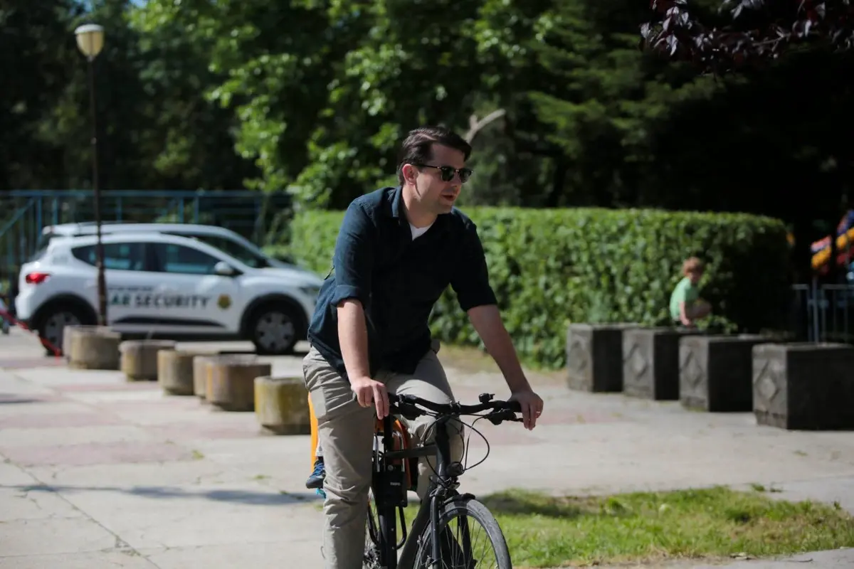 Primăria caută noi trasee pentru bicicliști, după explozia livratorilor pe două roți