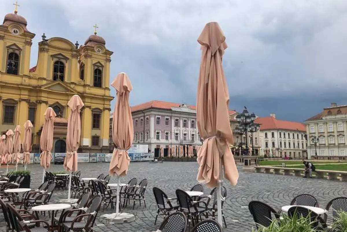 Primăria schimbă regula pentru terasele sezoniere: taxa se plătește înainte de analizarea cererii