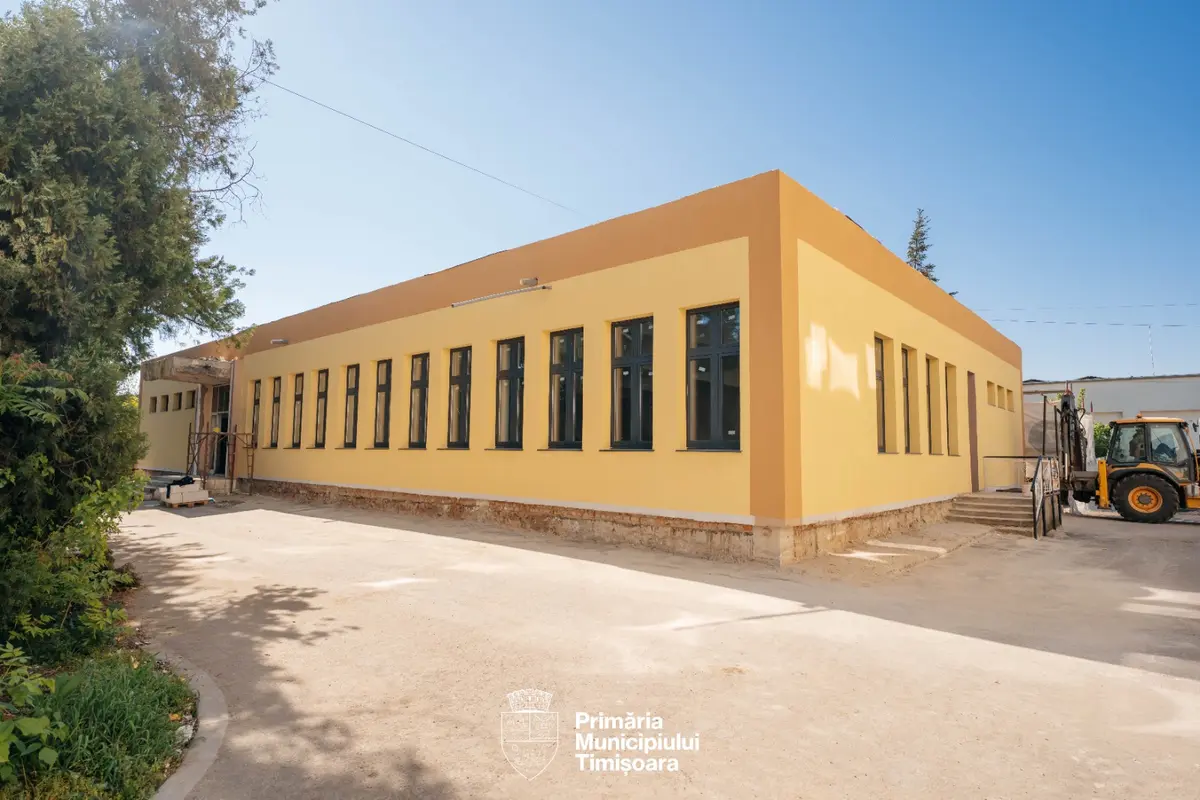 Fațada internatului de la Colegiul „Henri Coandă” a fost finalizată