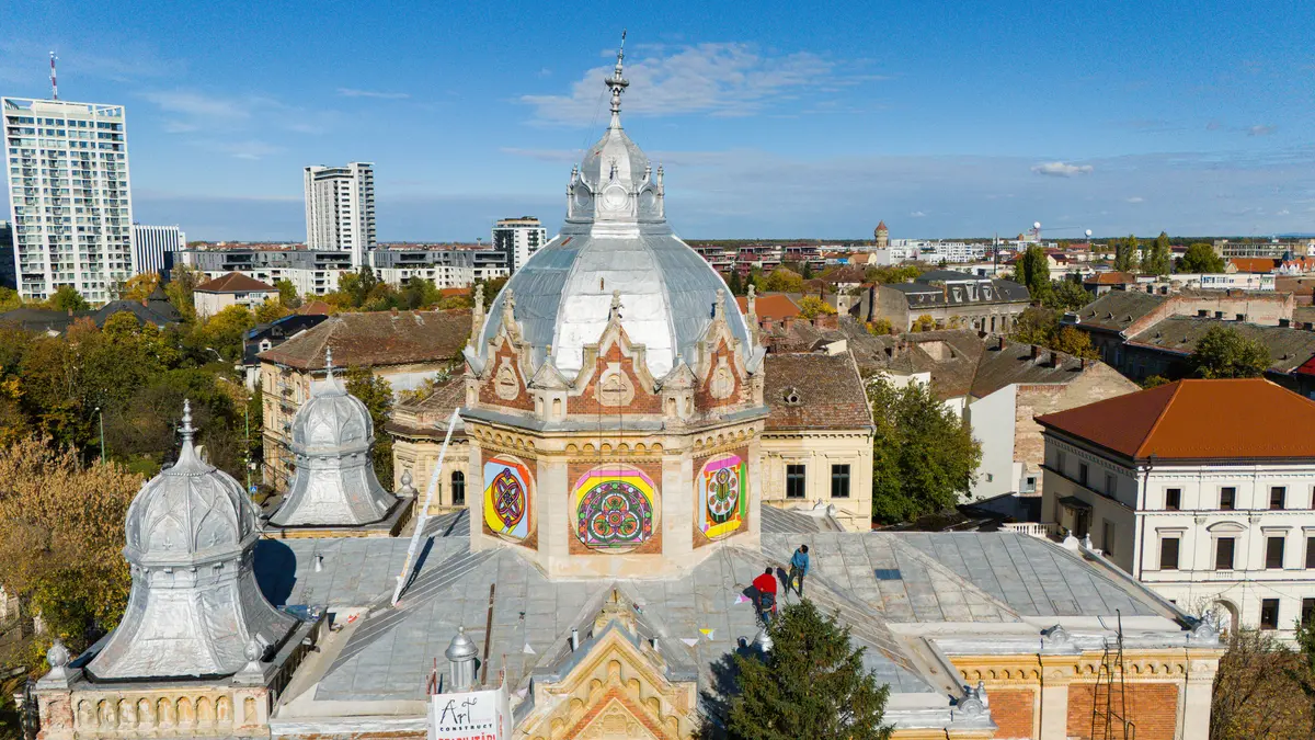 O intervenție artistică inedită readuce Sinagoga din Fabric în atenția timișorenilor