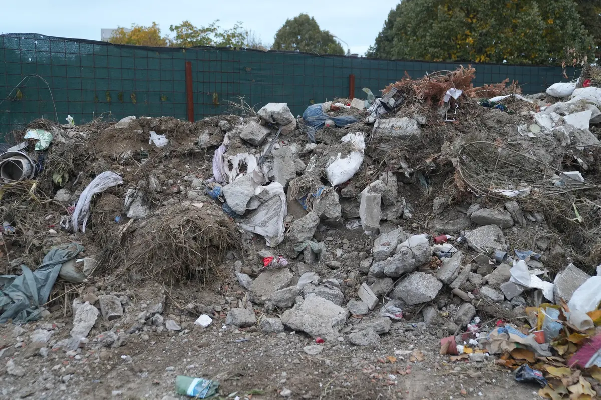 Amendă uriașă pentru gunoiul lăsat în urmă de firma care a administrat Cimitirul din Calea Buziașului