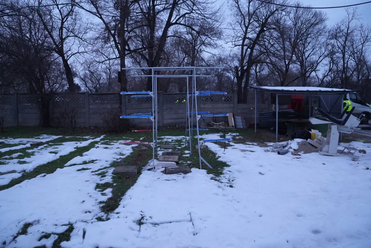 Un nou teren de baschet și alei pietonale, amenajate pe malul Begăi. Investiția este contestată de PSD