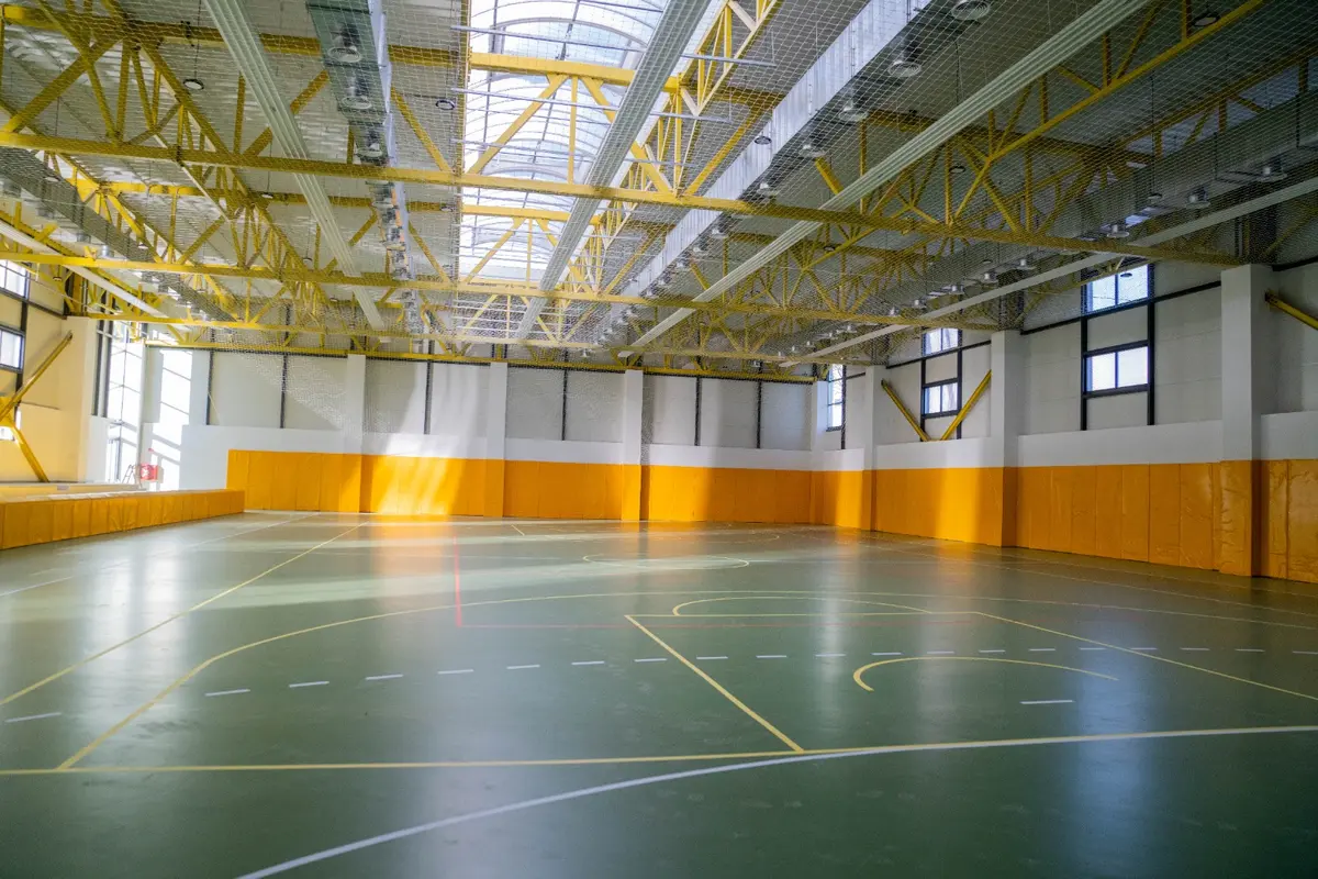 Sala și terenul de sport de la Generală 25 sunt gata. Vin și dotările