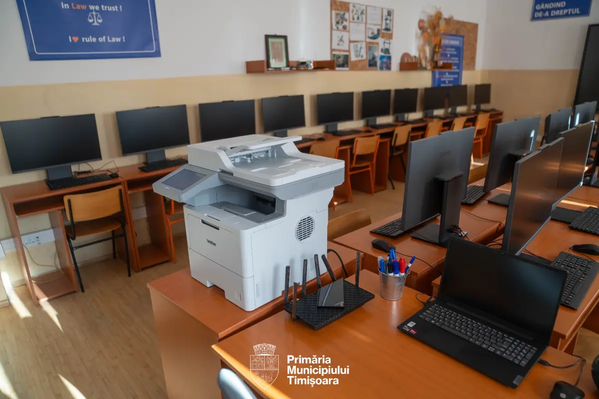 Dotări noi în laboratoarele și cabinetele școlare din Timișoara. Investiții în 1.300 de săli de clasă