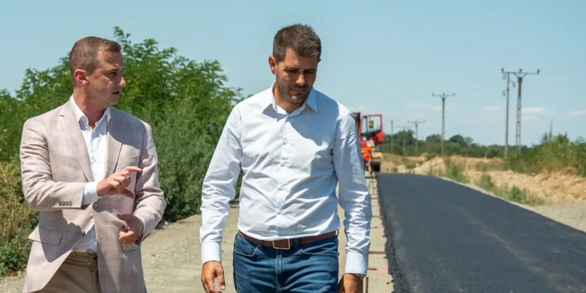 Simonis se pregătește să inaugureze un drum care trebuia să fie gata în 2024. Lucrările nu au avansat nici cu 8 m/zi