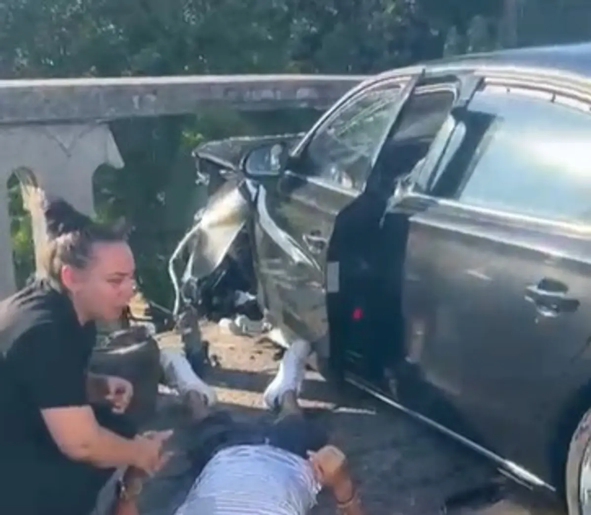 FOTO ȘI VIDEO | Tentativă de omor pe Podul Mihai Viteazu. Răfuiala dintre două clanuri de romi soldată cu un pieton nevinovat rănit