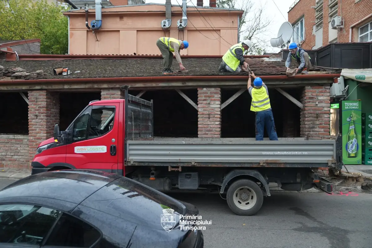 Extinderile ilegale făcute de restaurantele Dinar și Joy din Complexul Studențesc, demolate de primărie