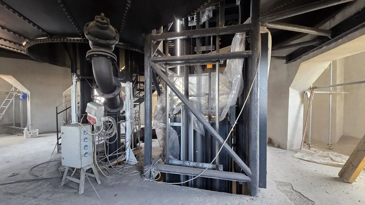 FOTO Cum arată azi Turnul de Apă din Iosefin. Lucrările de restaurare au ajuns la 70% Fostele rezervoare de apă din Turnul din Iosefin, una dintre cele mai emblematice clădiri industriale ale Timișoarei, au fost amenajate în întregime și vor deveni spații