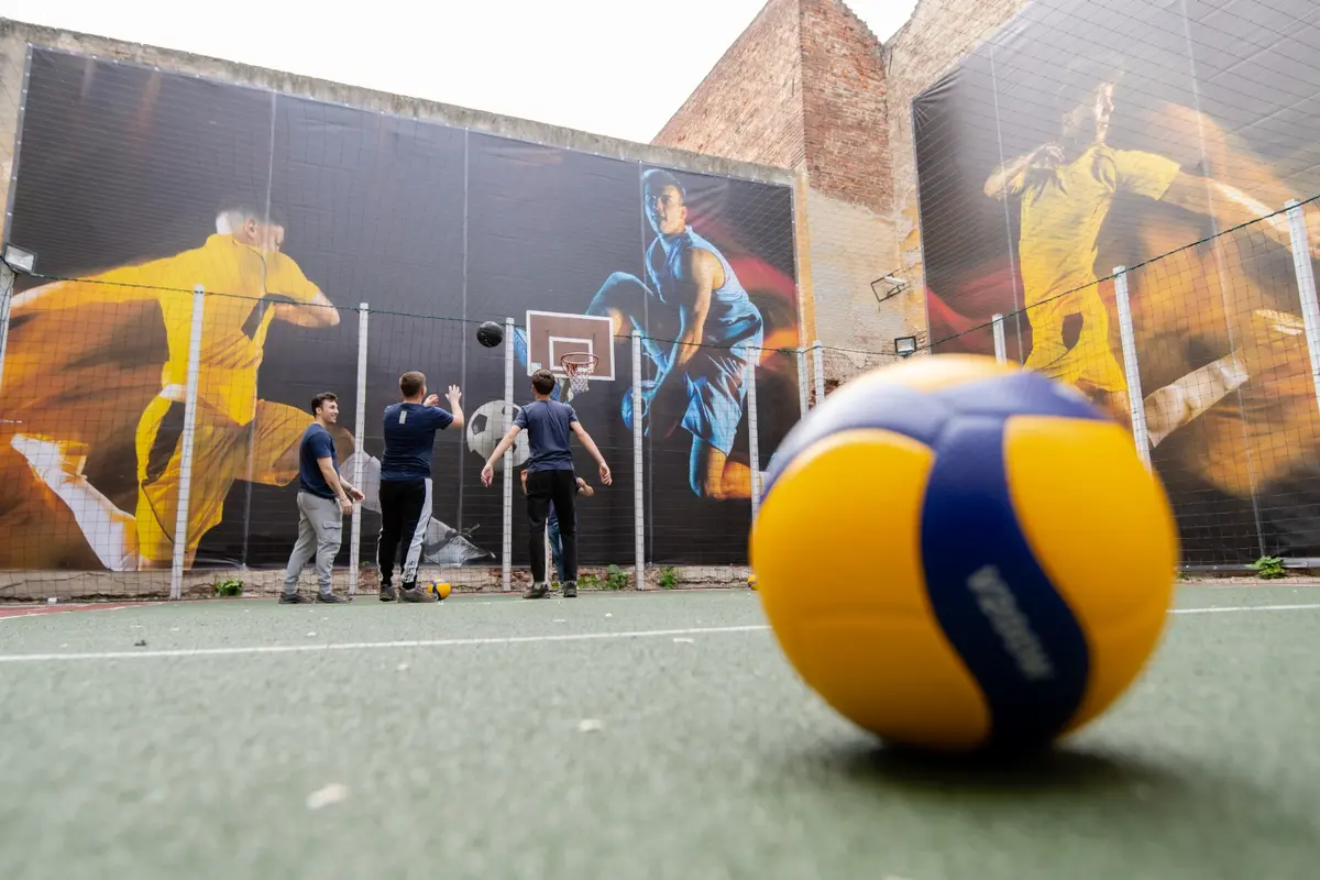 dm România și Asociația Miltonia modernizează infrastructura sportivă a Liceului „Nikolaus Lenau” din Timișoara