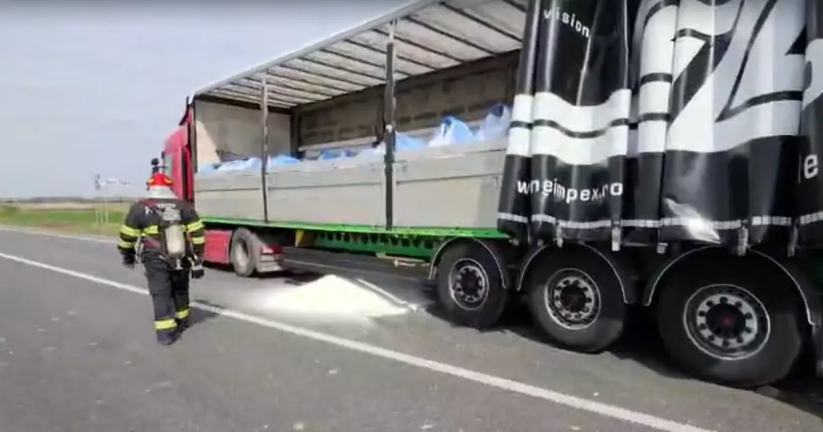 Trafic blocat și oameni evacuați între Lugoj și Găvojdia. Accident cu substanțe periculoase pe E70