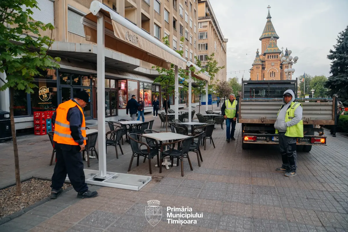 FOTO | Primăria Timișoara a ridicat trei terase ilegale. Unul dintre proprietari este sancționat a doua oară