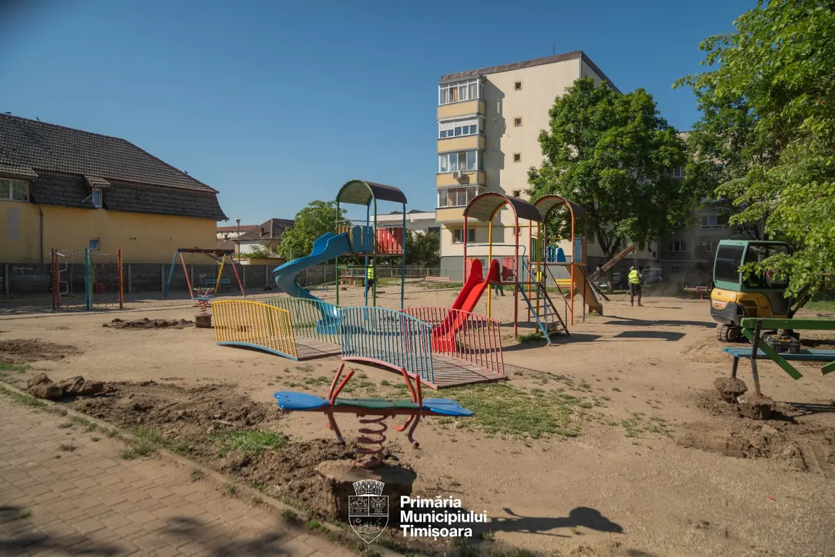 Primul loc de joacă modernizat prin noul contract pentru spații verzi, în Timișoara
