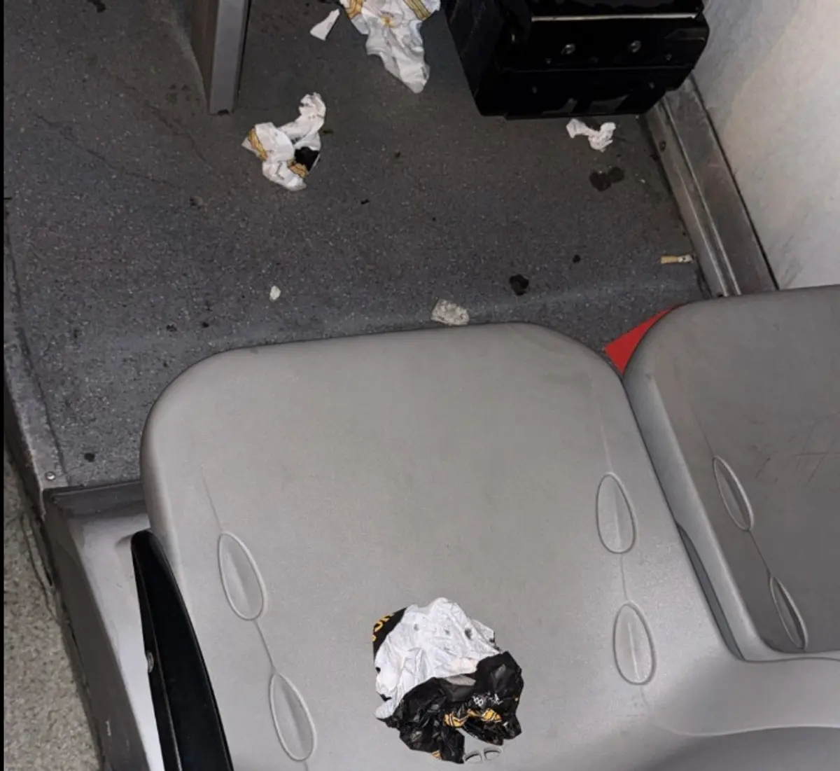 Ce mai aruncă pasagerii în mijloacele de transport în comun din Timișoara