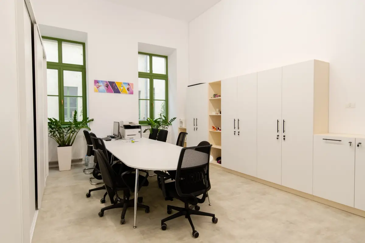 dm România și Asociația Miltonia modernizează infrastructura sportivă a Liceului „Nikolaus Lenau” din Timișoara