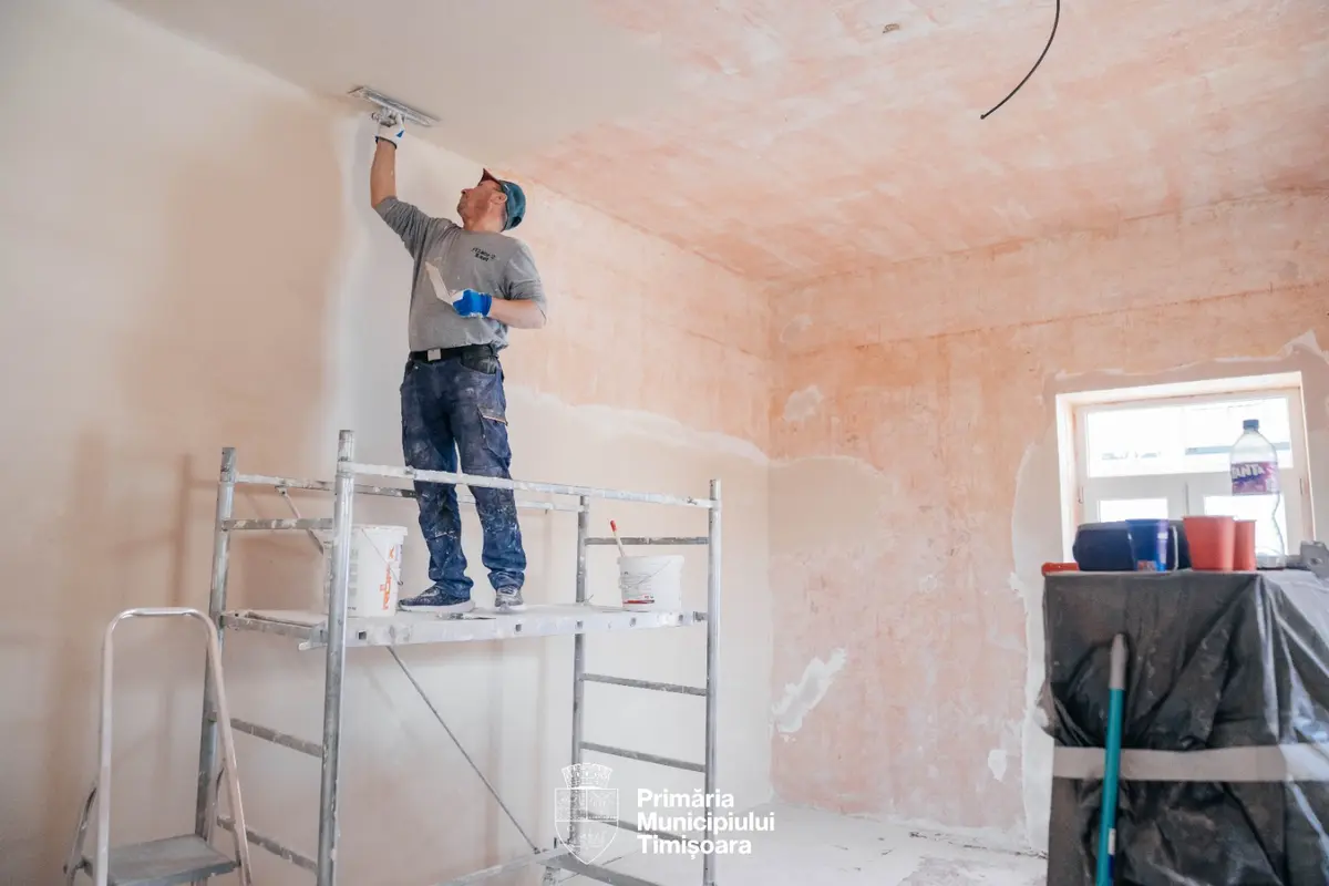 Primăria continuă reparațiile în peste 20 de școli și grădinițe din Timișoara