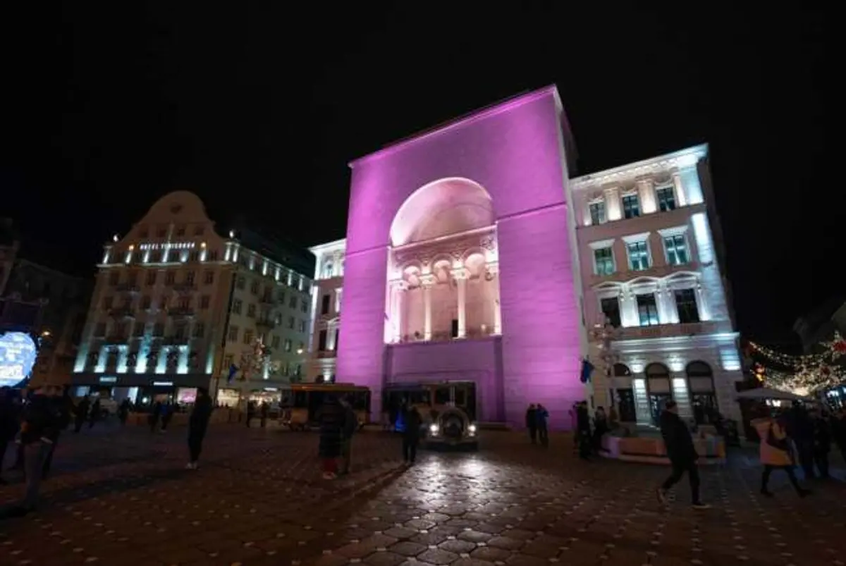 Opera Națională din Timișoara va fi iluminată în roz și bleu, în memoria copiilor pierduți