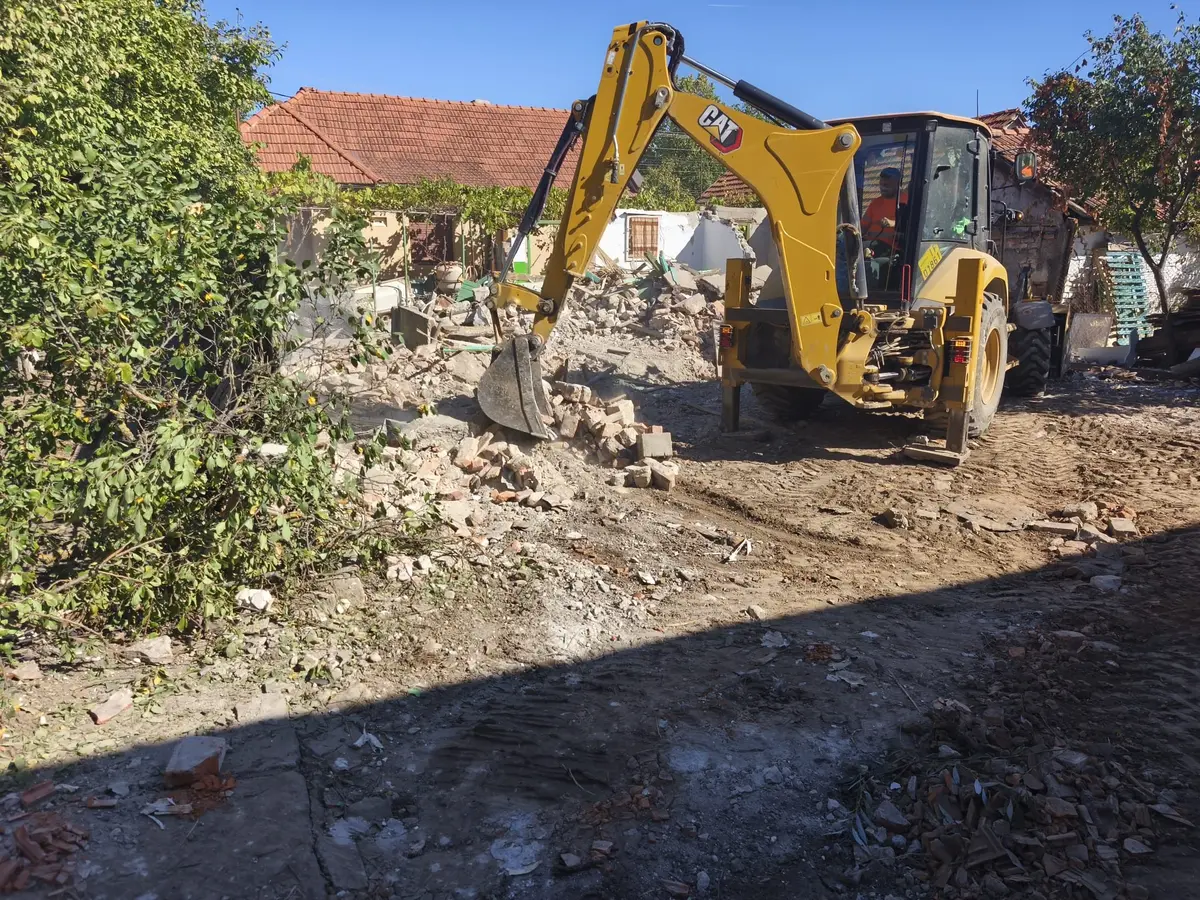 Amendă de 40.000 lei pentru Super Construct, prinsă la demolări ilegale. Firma tărăgănează lucrările pentru Aquatim