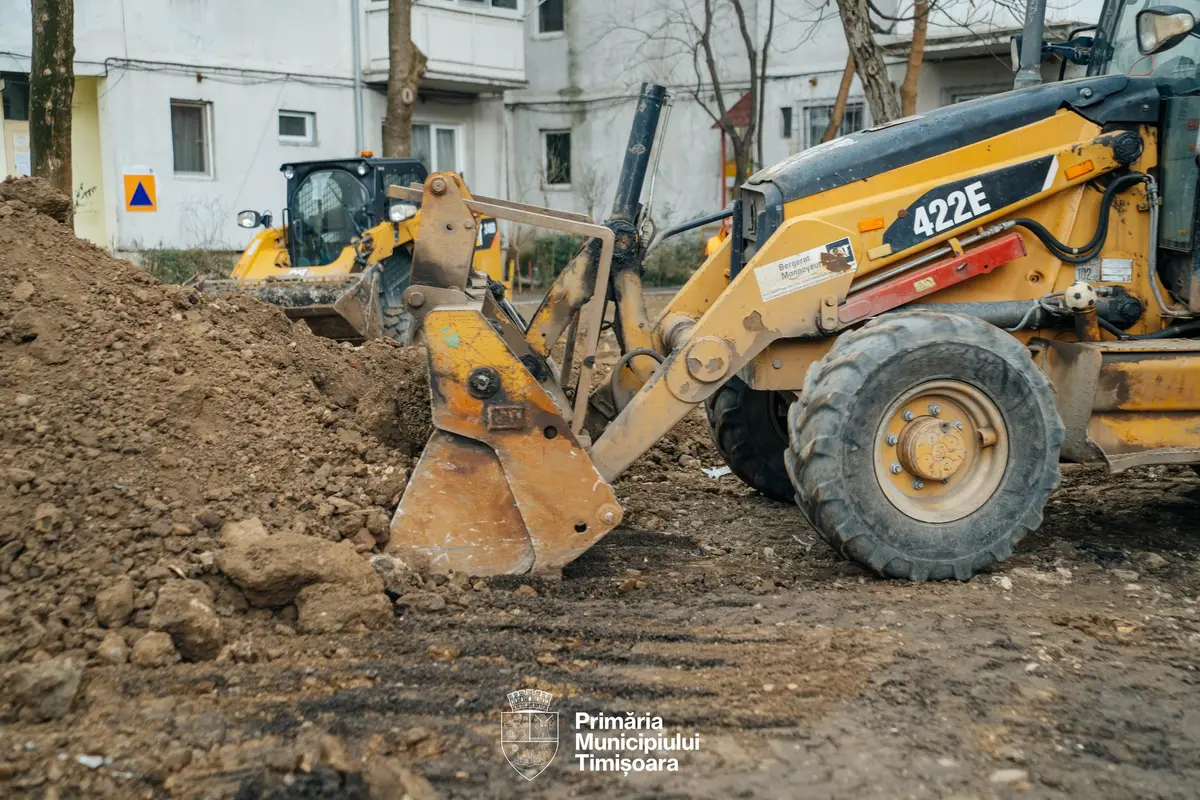 Primăria începe amenajarea a două noi parcări în cartiere