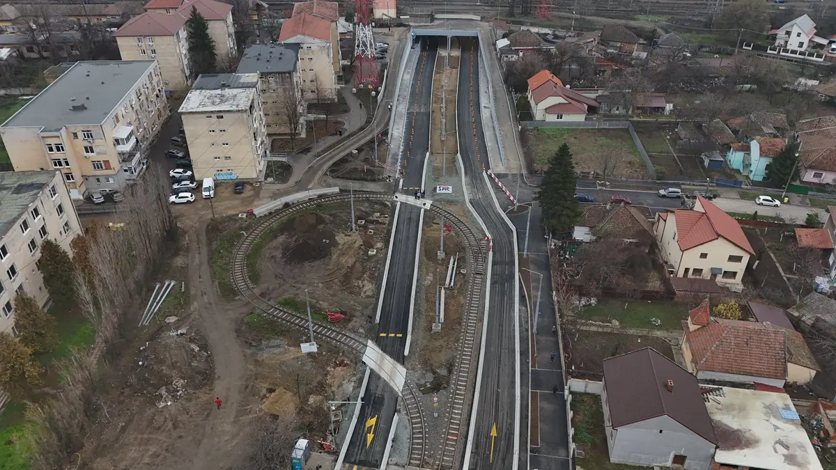 Trafic rutier deschis, în condiții de șantier, prin Pasajul Solventul 