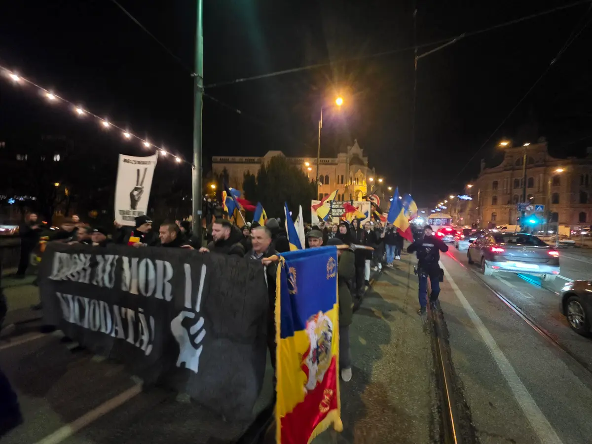 Marșul Eroilor 2025: sute de timișoreni au comemorat victimele Revoluției din 1989
