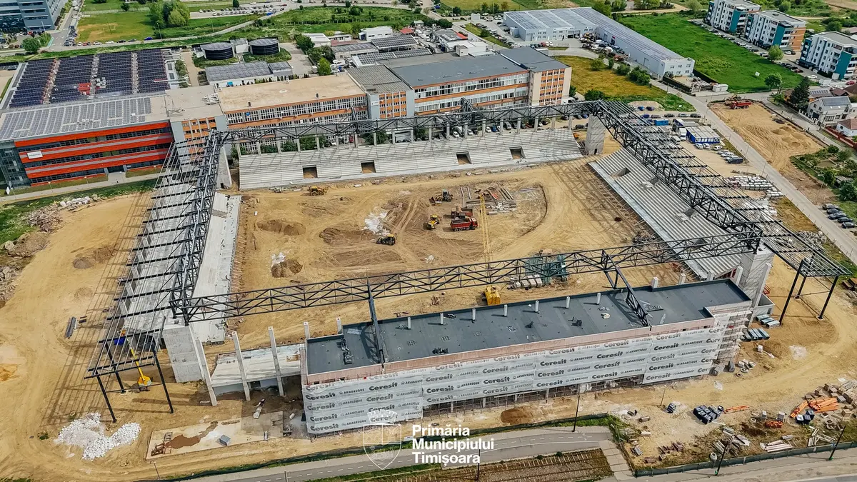 Dominic Fritz a anunțat că au început lucrările la parcarea stadionului „Eroii Timișoarei”. Urmează tâmplăria și nocturna